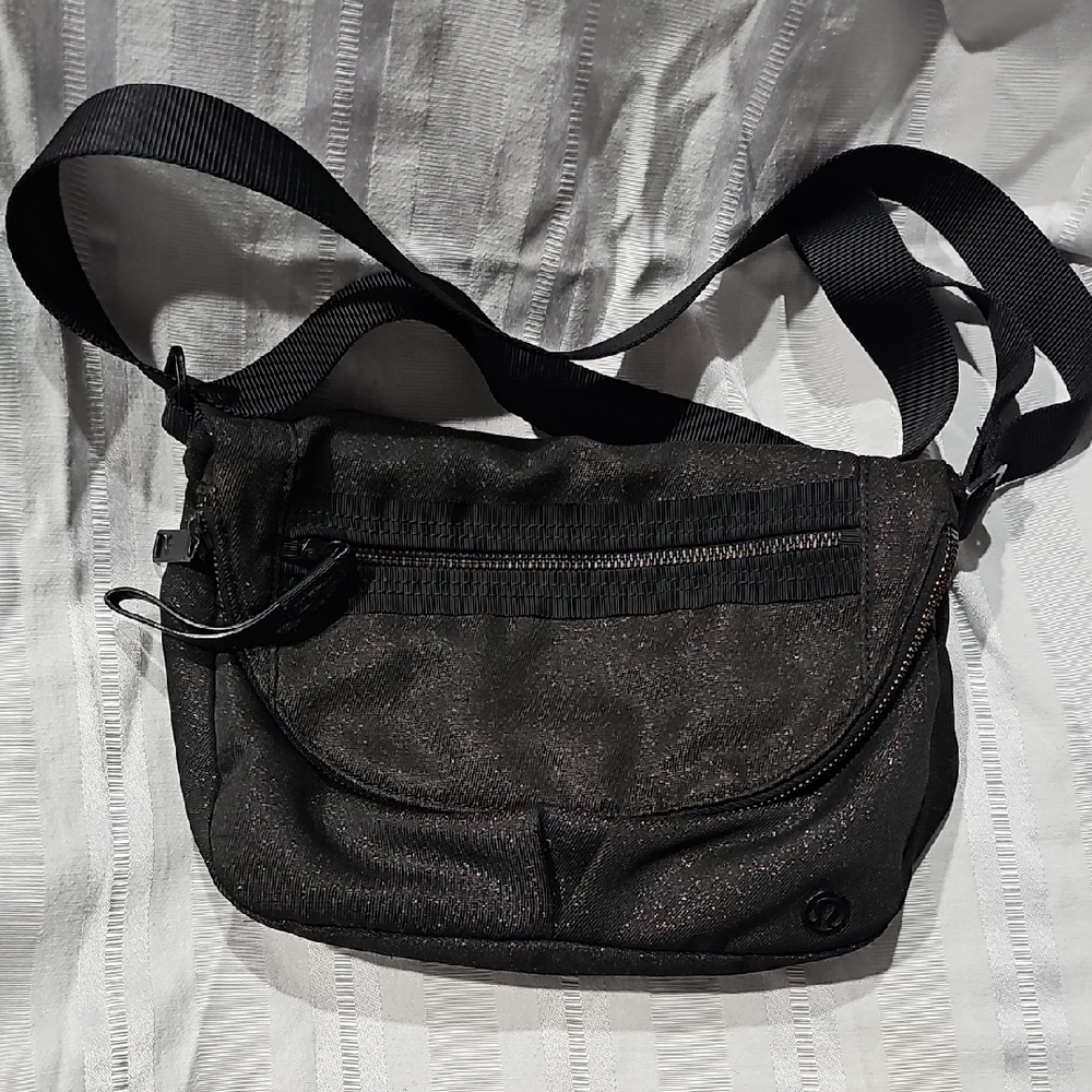 Lululemon Festival Crossbody Bag II *5L in BLACK / METALLIC SILVER RARE HTF